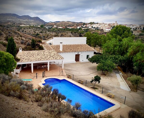 Hồ bơi ngoài trời 