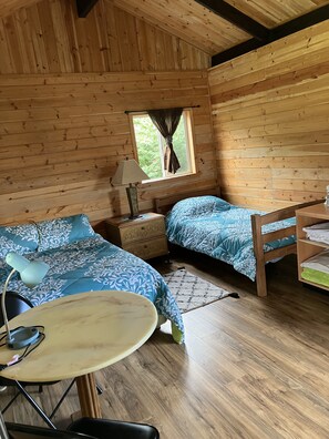 1 bedroom, free WiFi, bed sheets - Ocean view! Pa’ani  Ranch cabins in Mountain View Hawaii  Cowboy Paniolo style  (Mountain View)