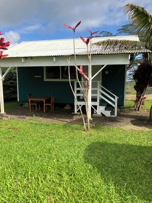 Property grounds - Ocean view! Pa’ani  Ranch cabins in Mountain View Hawaii  Cowboy Paniolo style  (Mountain View)