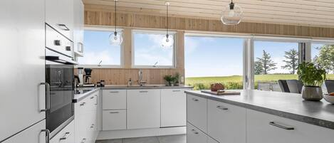 Køleskab, ovn, kogeplade, opvaskemaskine