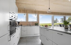 Køleskab, ovn, kogeplade, opvaskemaskine