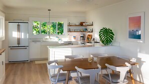 House, 2 Bedrooms | Private kitchen | Fridge, oven, coffee/tea maker, toaster