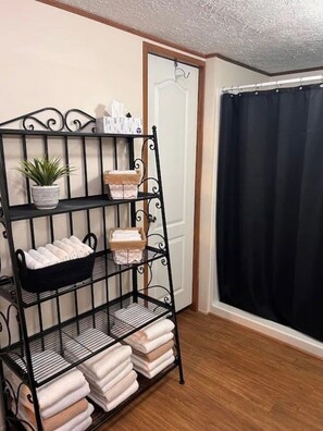 House, 3 Bedrooms | Interior - The Lodge at Coker Creek - 3 Bedrooms, 2 Baths, Sleeps 10 3 Home by Redawning (Tellico Plains)