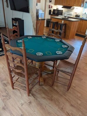 House, 3 Bedrooms | Tempat makan