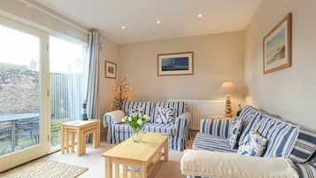 2 Schlafzimmer, individuell dekoriert, individuell eingerichtet