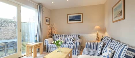 2 bedrooms, individually decorated, individually furnished, free WiFi