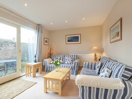 2 bedrooms, individually decorated, individually furnished, free WiFi