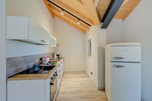 Frigorifero, forno, piano cottura, lavastoviglie