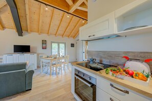 Family Apartment, Multiple Bedrooms (Ricomilla-Finestra Sul Verde- priv) | Private kitchen | Fridge, oven, stovetop, dishwasher