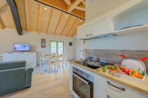 Kühlschrank, Ofen, Herdplatte, Geschirrspüler