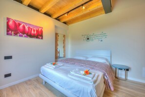 Family Apartment, Multiple Bedrooms (Ricomilla-Ulivo -Balcony, Garden &) | 1 bedroom, free WiFi, bed sheets - Ricomilla Holiday Apartments (Roe Volciano)