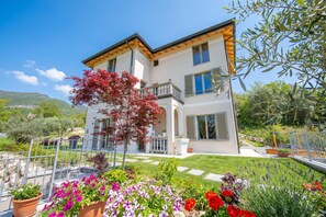 Familienapartment, Mehrere Schlafzimmer (Ricomilla-Finestra Sul Verde- priv) | Außenbereich