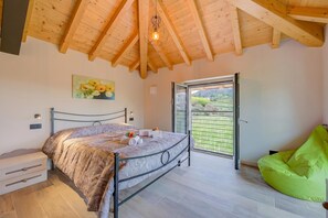 Familienapartment, Mehrere Schlafzimmer (Ricomilla-Finestra Sul Verde- priv)