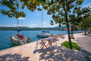 Outdoor dining - Ricomilla-finestra Sul Verde- Priv Park (Roe Volciano)