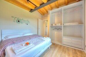 Family Apartment, Multiple Bedrooms (Ricomilla-Ulivo -Balcony, Garden &) | 1 bedroom, free WiFi, bed sheets - Ricomilla Holiday Apartments (Roe Volciano)