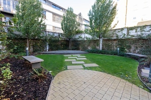 Basic Apartment, 1 King Bed | Property grounds