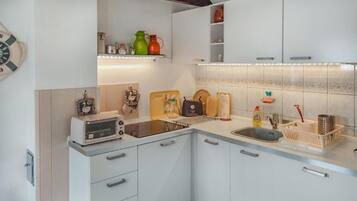 Kühlschrank, Herdplatte, Geschirrspüler