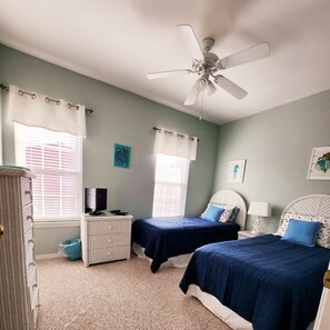 3 bedrooms, free WiFi, bed sheets - Relaxing beach getaway with pools! (Dauphin Island)