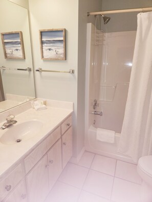 Towels, soap, shampoo, toilet paper - Relaxing beach getaway with pools! (Dauphin Island)