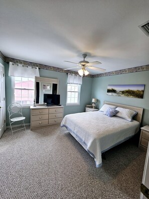 3 bedrooms, free WiFi, bed sheets - Relaxing beach getaway with pools! (Dauphin Island)