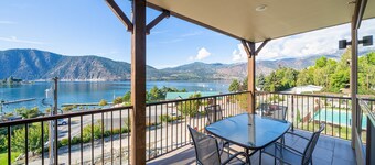 Marina's Edge Condo Walk to Restaurants, Wineries by RedAwning