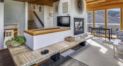 Ocean House - Oceanfront!