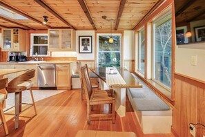 Dining - Salal Bungalow - Close to Beach & Downtown! (Arch Cape)