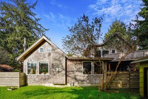 Exterior - Salal Bungalow - Close to Beach & Downtown! (Arch Cape)