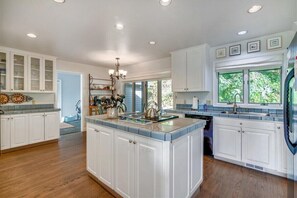 Fridge, microwave, oven, stovetop - Ocean Villa - Ocean Views & Jetted Tub! (Cannon Beach)