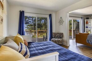 3 bedrooms, iron/ironing board, Internet, bed sheets