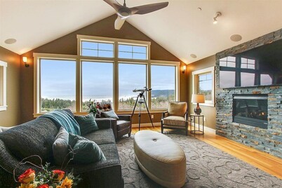 Seascape Retreat - Hot Tub and Ocean View