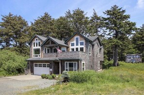 Exterior - Quail Cove - Close Beach Access! (Cannon Beach)