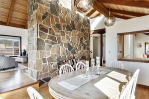 Dining - Beach Haven - Beachfront! (Cannon Beach)