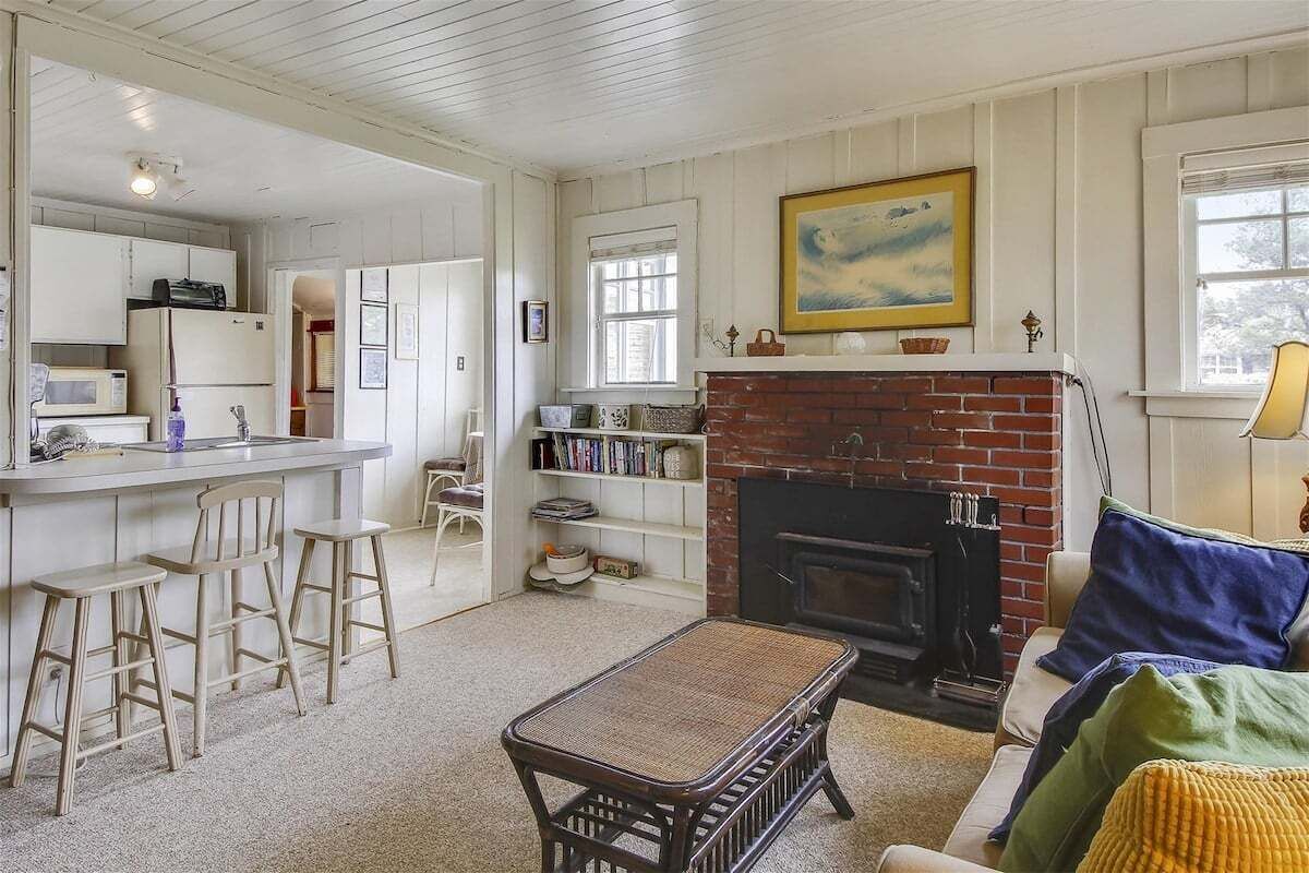 Télévision à écran plat, cheminée