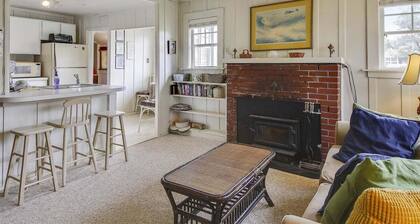 Sisters - 1 Block to the Beach!