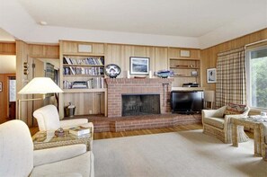 Télévision, cheminée