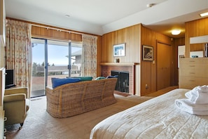 6 habitaciones, tabla de planchar con plancha, internet y ropa de cama