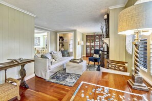 Flat-screen TV, fireplace