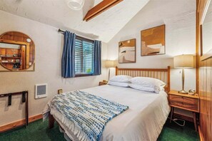 1 bedroom, free WiFi, bed sheets - The Harrison Inn * Artist`s Cottage - New Listing! (Cannon Beach)