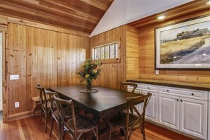 Dining - Baker Beach Cottage - Short walk to the Beach! (Cannon Beach)