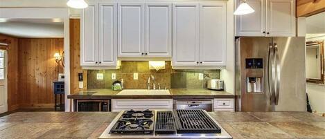 Geladeira, micro-ondas, fogão, cooktop