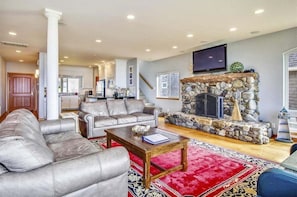 Televisión y chimenea 