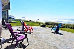 Terrace/patio - Griswold House - Beachfront! (Cannon Beach)