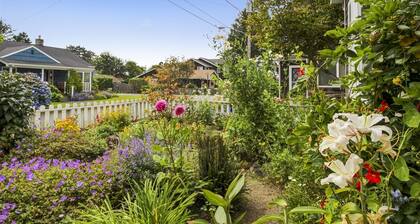Lil Bird Cottage - Beachcomber Vacation Homes