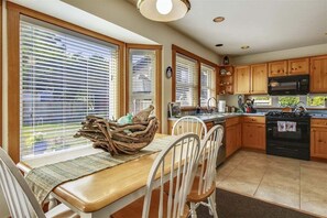 Fridge, microwave, oven, stovetop - Monroe House - Steps to the Beach! (Cannon Beach)