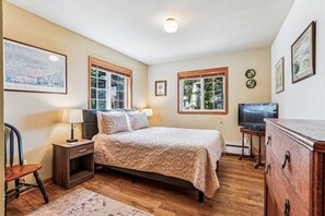 2 bedrooms, desk, free WiFi, bed sheets