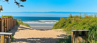 Newly Renovated+Fire Table+Steps from Cannon Beach