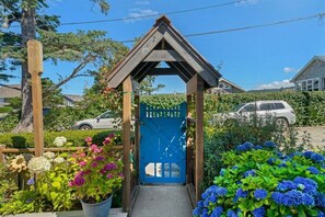 المنطقة المحيطة بالمنشأة