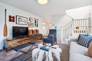 Télévision, cheminée