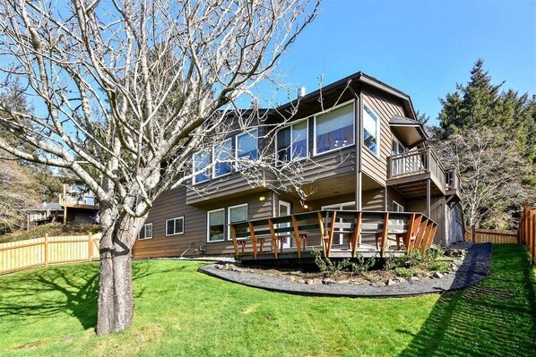 Exterior - CB Sands - Short walk to the Beach! (Cannon Beach)